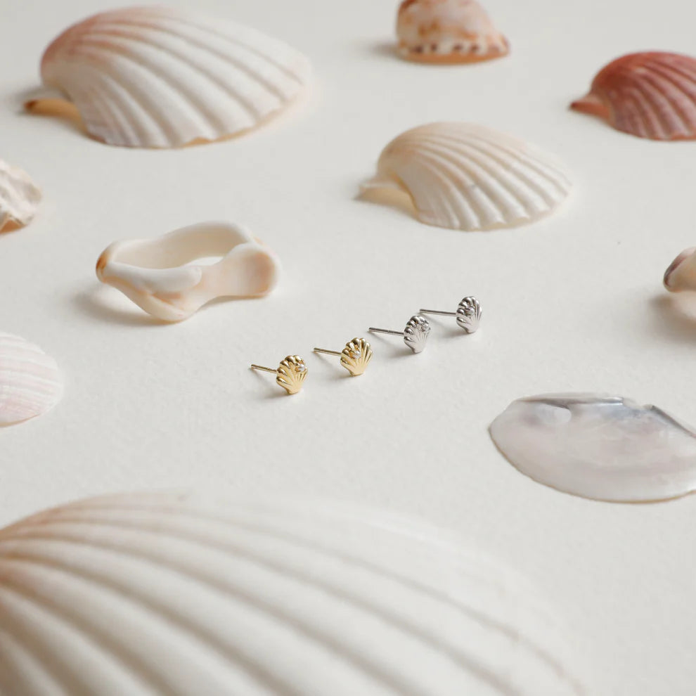She Shell Studs - Silver