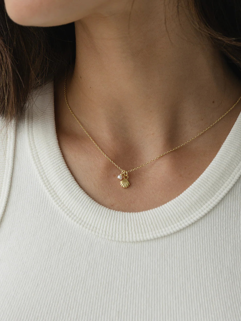 She Shell Necklace with Pearl - Gold